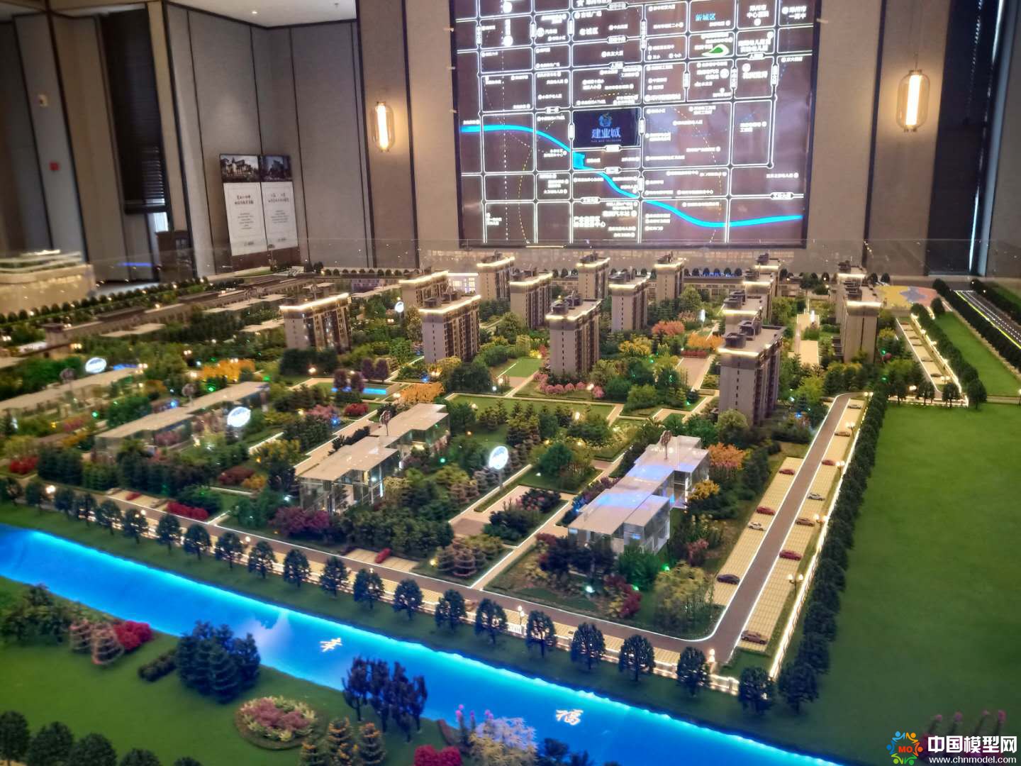 樓盤沙盤模型制作、別墅沙盤模型制作、城市規劃沙盤制作、建筑模型設計制作、工業模型設計制作、數字多媒體沙盤制作