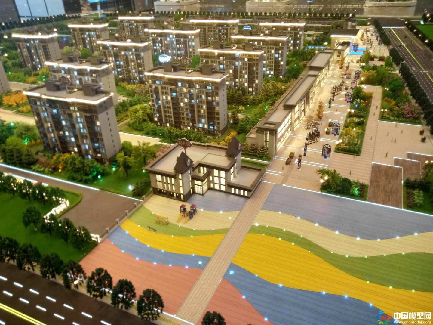 樓盤沙盤模型制作、別墅沙盤模型制作、城市規劃沙盤制作、建筑模型設計制作、工業模型設計制作、數字多媒體沙盤制作